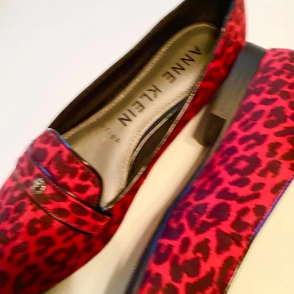ANNE KLEIN  faux suede black and red leopard print flats!  Akidara style… size 8 - Picture 3 of 7